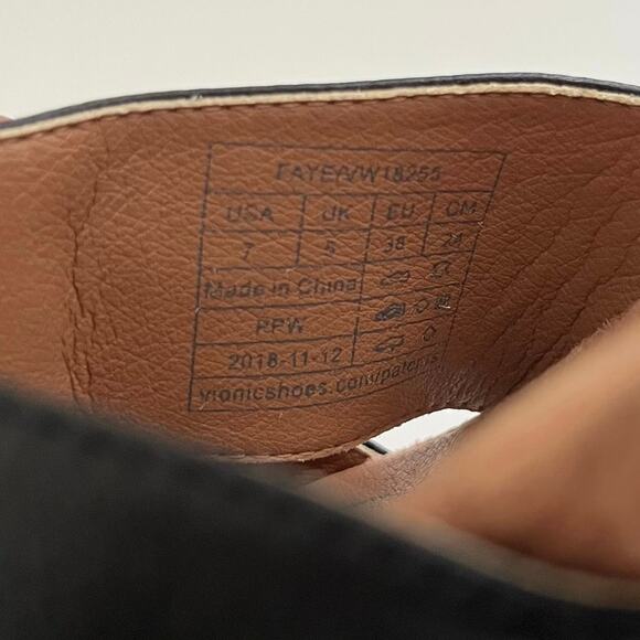 Vionic Faye T-Strap Leather Clog Sandals Women's 7 Black Studded Woven Strappy - Picture 13 of 16